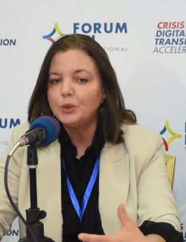 JIHEN BOUZAIEN أفاق رقمنة المؤسسات الصغرى و المتوسطة في تونس