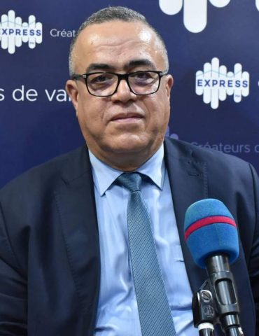 hatem el 3echi رئيس الجمهورية يشدد على ضرورة محاربة الفساد