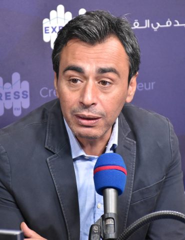 jawher صلاحيات قيس سعيد اليوم اكثر من صلاحيات المنصف الباي. جوهر بن مبارك أستاذ القانون الدستوري و الناشط السياسي