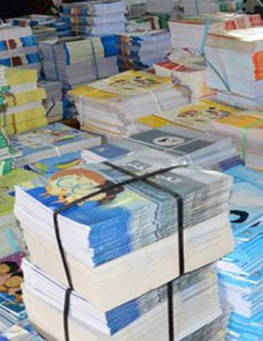 chif سوم الكتاب المدرسي باش يتضعف مرتين على الاقل مع بداية السنة الدراسية القادمة مع رئيس النقابة الوطنية لصانعي الكتاب المدرسي سمير قرابة
