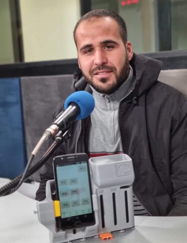 pitch KTN TRAFFIC est un dispositif composé d'une caisse trieuse karakuri universelle et d'un support smartphone intégré en plus d'une application mobile de contrôle et de traçabilité des paiements des billets des taxis collectifs Louage