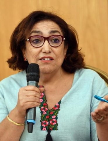 bochra جمعيات نسوية ترفض الدستور وتعتبره مهدد للحريات/هل يمهد الدستور للدولة الدينية؟/أي ملامح للأزمة السياسية بعد المصادقة على الدستور؟