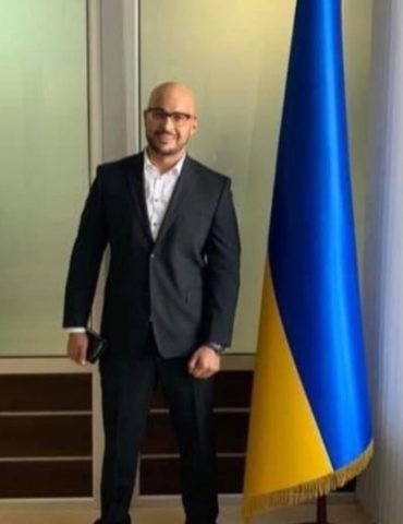 طارق العلوي الجالية التونسية المقيمة في أوكرانيا تطالب بتوفير رحالات إجلاء إلى تونس مع تصاعد التوتر بين كييف و موسكو و بداية انطلاق المواجهات المسلحة.
