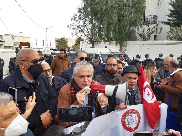 وقفة 1 مباركة البراهمي: الغنوشي محاصر في منزله بعد قرار هية الدفاع تنظيم وقفة احتجاجية أمامه