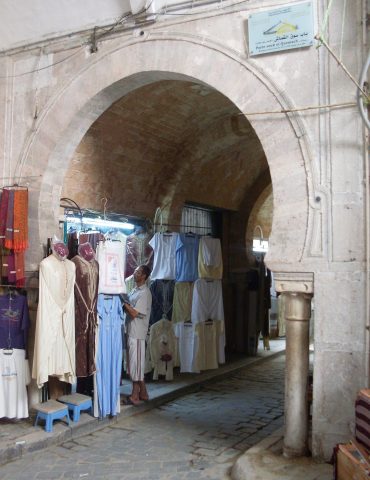 1200px Tunis Bab Souk Lakmech سوق القماش : تاريخ الباب و أصل التسمي