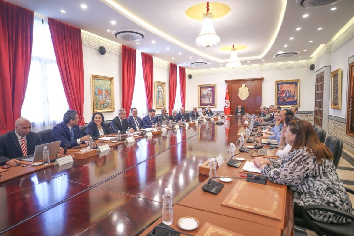 الحكومة مجلس الوزراء يصادق على جملة من مشاريع المراسيم والأوامر الرئاسية
