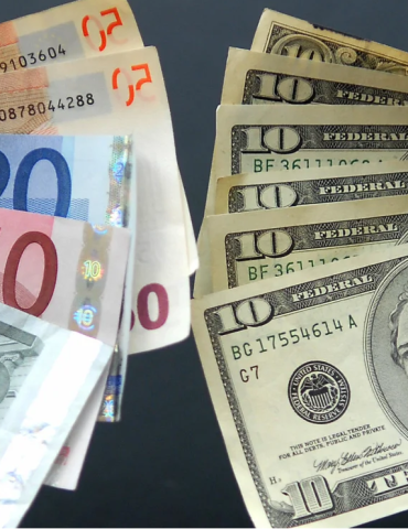 euro dollar تداعيات انخفاض سعر اليورو مقابل الدولار إلى أدنى مستوى منذ 20 عاما