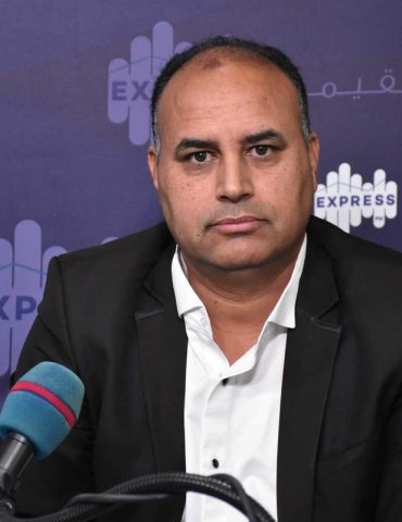 zouhair شنوة موقف حزب التيار الشعبي من مشروع الدستور،. ضيفنا أمين عام الحزب زهير حمدي