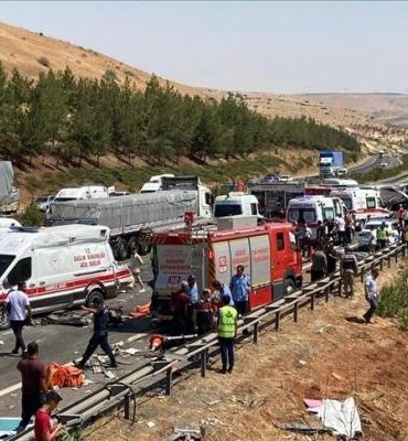 196 152408 15 dead and 22 injured accident turkey 700x400 تركيا: 15 قتيلاً و22 جريحاً في حادث سير مروع