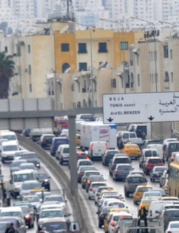 chera3 ettounsi 1 مشكل الاختناق المروري في فصل الصيف و خاصة في المناطق السياحية. اعطيونا رايكم في الموضوع على 71725000