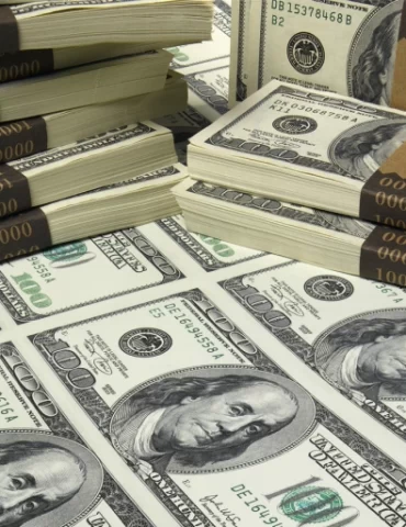 dollar الدولار في أعلى مستوى منذ 20 عاما