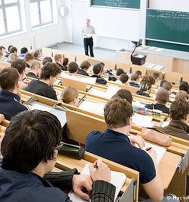 klem masoul أكثر من 2000 أستاذ غادروا الجامعة التونسية ؟ مع نزار بن صالح الكاتب العام للجامعة العامة للتعليم العالي والبحث العلمي