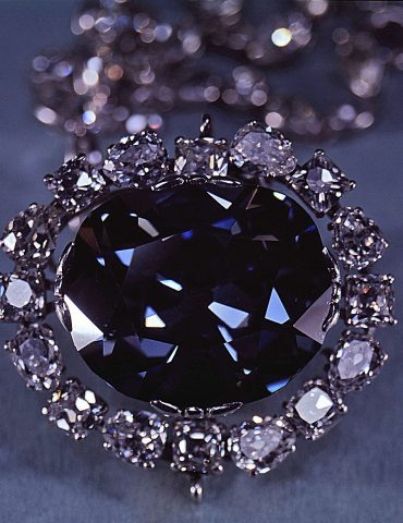 storiet ale La Terrifiante histoire du Diamant Hope qui a ruiné la vie de ses Propriétaires.