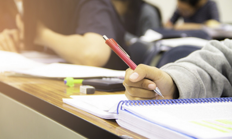امتحانات اصدار بطاقة إيداع بالسجن في حق 9 تلاميذ من أجل الغش في البكالوريا