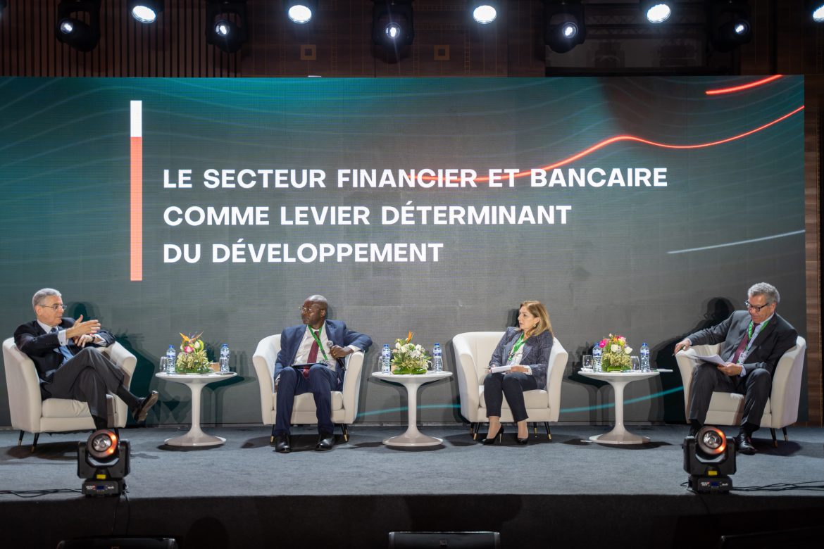 e Réglementations, gestion des riques et flexibilité: le défi des banques africaines