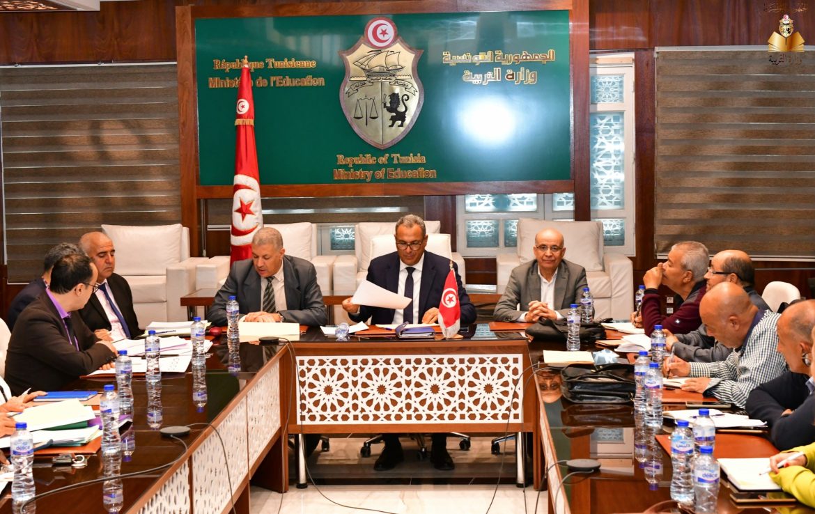 التعليم وزير التربية: يجب خلاص مستحقات المعلمين والأساتذة النواب