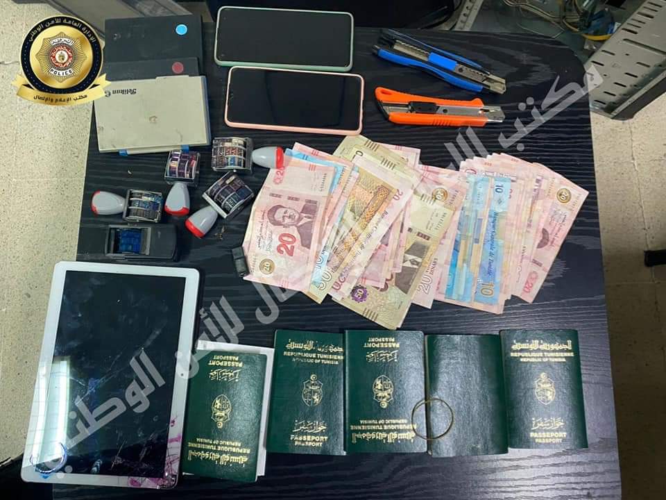 FB IMG 1683036586599 الإطاحة بشبكة مختصّة في تزوير وثائق رسمية وملفات تأشيرات السفر