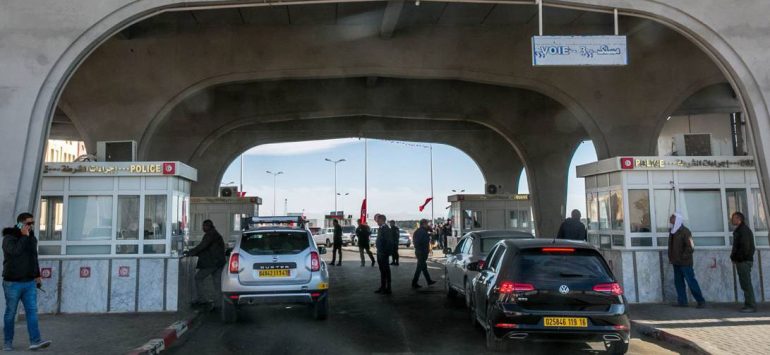 حزوة توزر ارتفاع عدد الوافدين عبر معبري "حزوة" و"فج بوزيان"