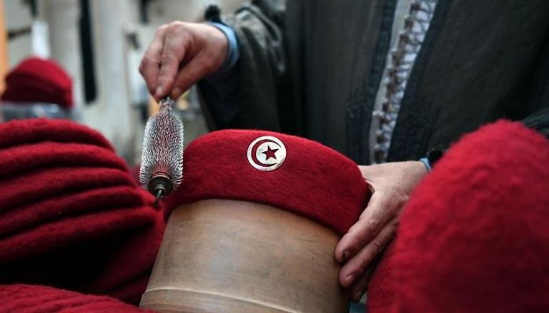 127 132608 tunisian tunisia making historic 700x400 1 دورة تكوينية في مجال صناعة الشاشية المعدة للتصدير لفائدة 78 حرفية