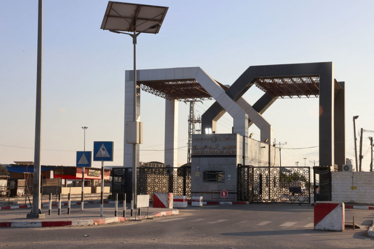 معبر رفح قوات الاحتلال تشرع في فتح معبر رفح بين قطاع غزة و مصر