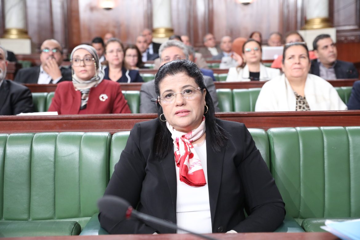 المصادقة المصادقة على حزمة فصول لمقاومة التهرب الجبائي ومقاومة القطاع الموازي