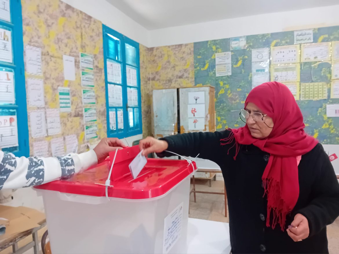انتخاب هيئة الانتخابات تذكّر الناخبين بكيفية التعرف على العمادات والمترشحين المعنيين بالدور الثاني