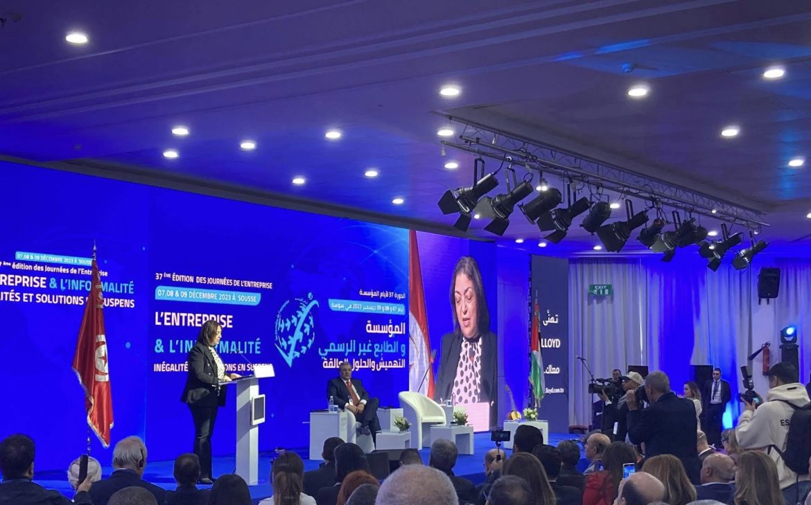 وزيرة التجارة وزيرة التجارة: "اعتماد مقاربة تنمية المناطق الحدودية لاحتواء القطاع الموازي"