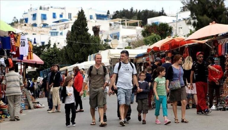 recettes touristiques BCT: les recettes touristiques et les revenus du travail cumulés couvrent à peine 44% des services de la dette extérieure