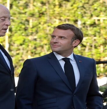 Kais Saied Emmanuel Macron Kais Saied – Emmanuel Macron : un entretien, deux versions !