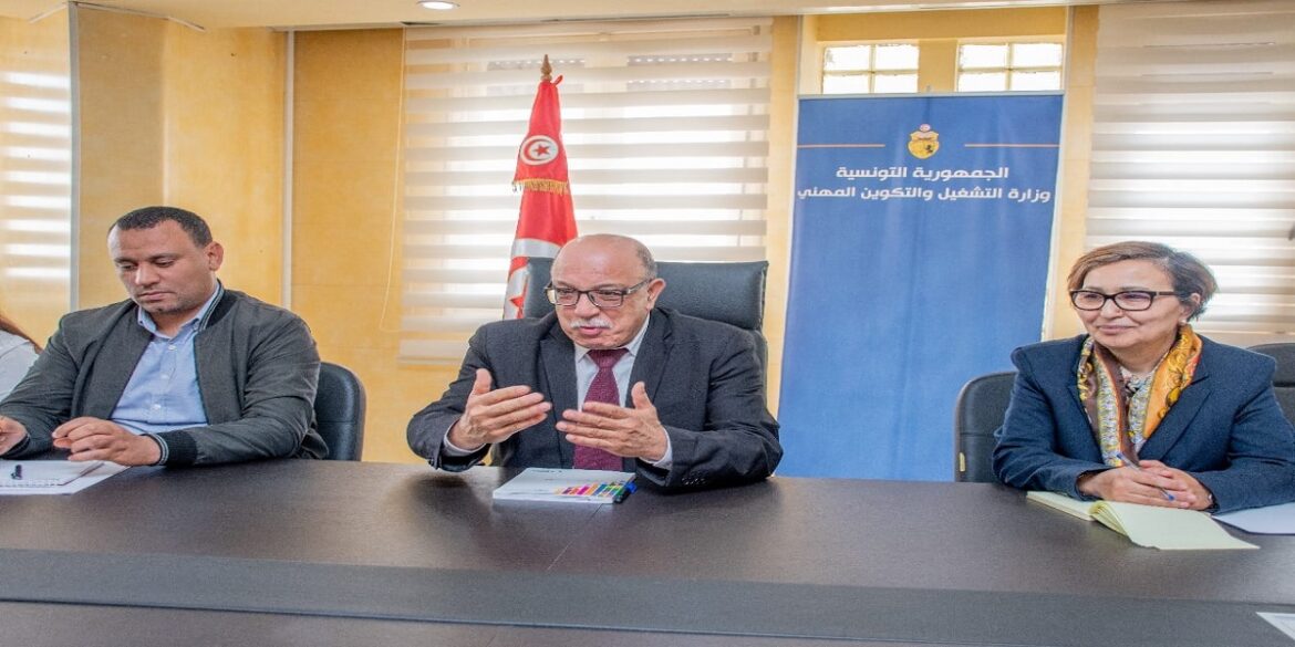 tachghil الاتفاق على إعداد برنامج عمل مشترك بين وزارة التشغيل وجامعة مقاولي البناء