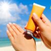 مختص في الأمراض الجلدية يدعو “الكنام” إلى التكفل بالواقيات الشمسية