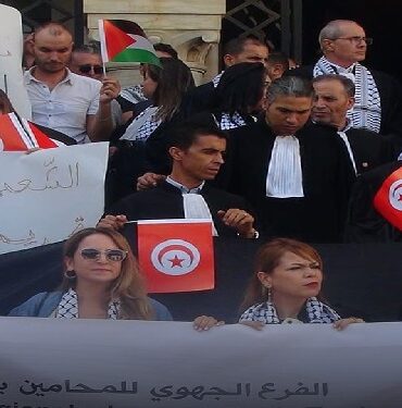 avocats Tunis: les avocats manifestent contre le harcèlement de la profession, les journalistes empêchés de couvrir l'action