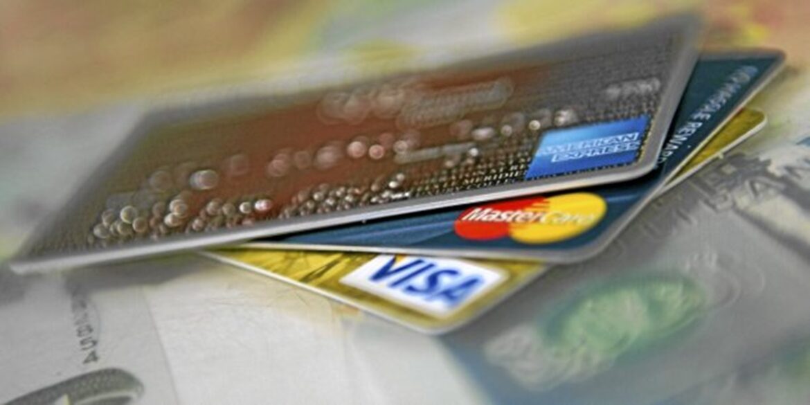 banques ترويج عروض اقتناء بطاقات بنكية دولية .. البنك المركزي يحذّر