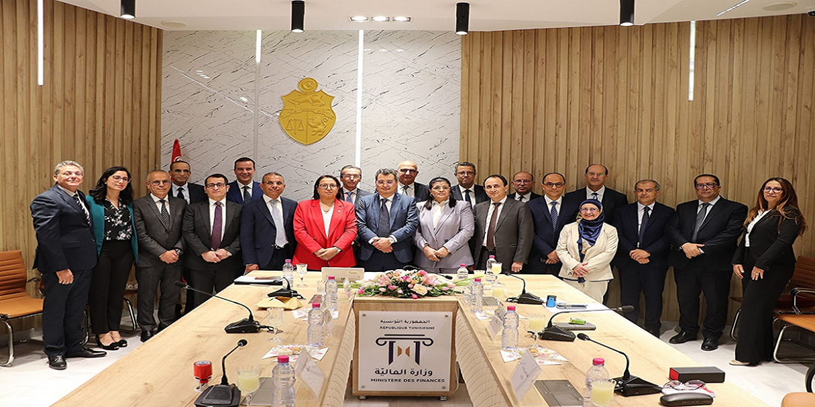 finances إمضاء اتفاقية تعبئة قرض مجمع بالعملة لدى 16 مؤسسة بنكية محلية