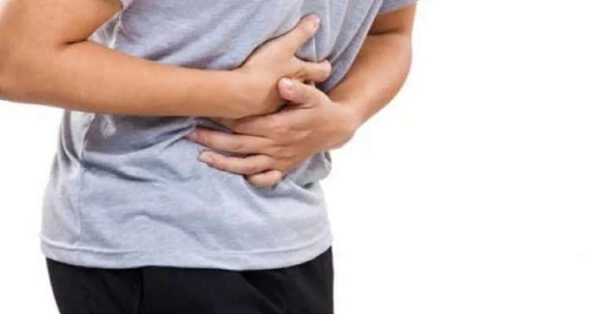 telmidh الاحتفاظ بصاحب كشك ومزوّده من أجل بيع حلوى مجهولة المصدر