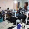 وسط الأنقاض.. ورشة ملابس في غزة توفر فرص عمل للنازحين