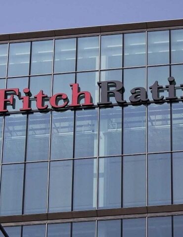 fitch وكالة فيتش تخفض التصنيف الائتماني لأوكرانيا إلى "C"