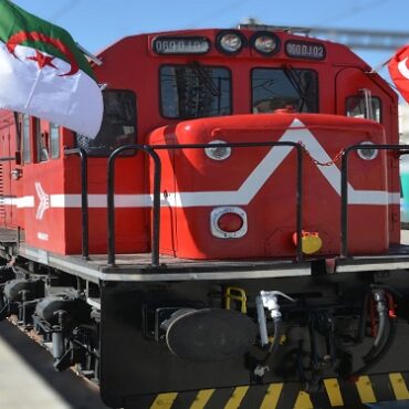 Train Départ du premier voyage commercial en train entre Tunis et Annaba