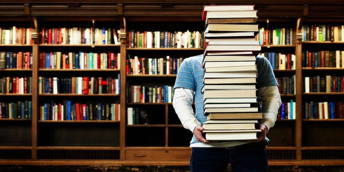 books مراد بوبكر: "الأرقام مفزعة .. وعلى الدولة وضع استراتيجية للتشجيع على القراءة"
