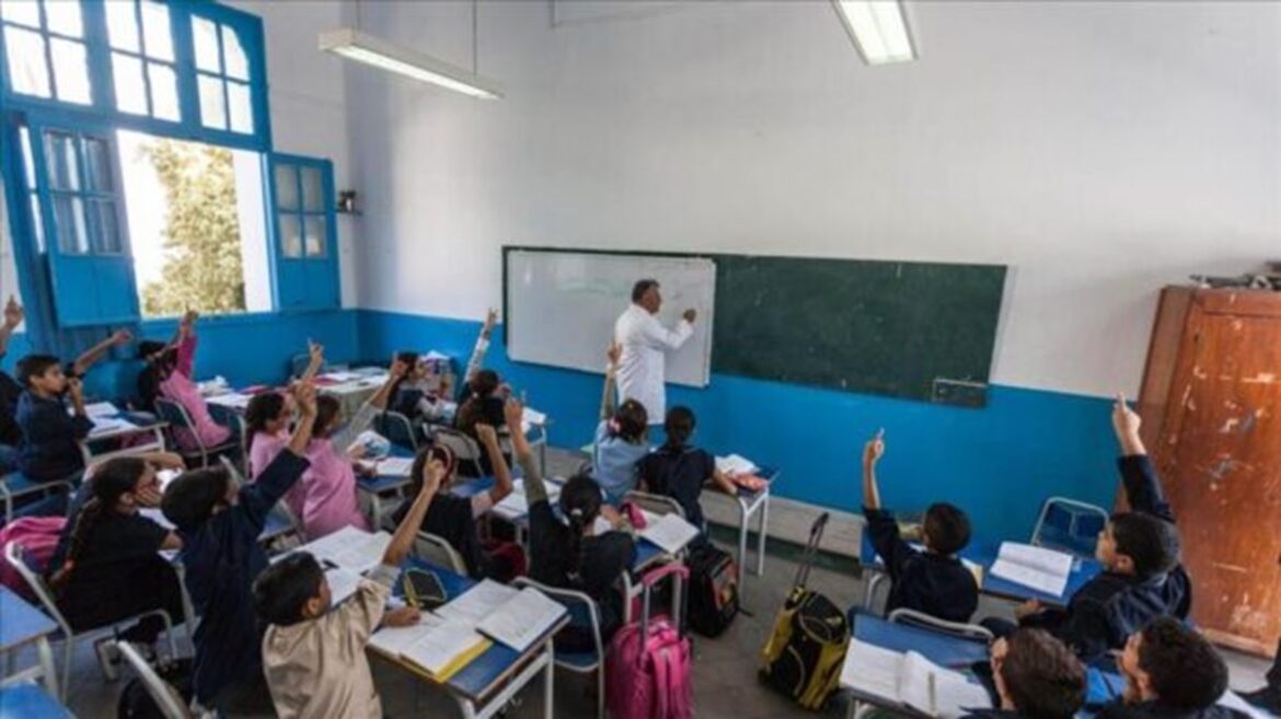 ecole 1 مختصون: المدرسة العمومية تعيش فجوة بين ما توفره التكنولوجيا الحديثة وآليات التلقين التقليدية