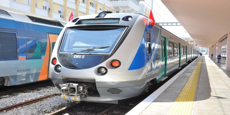 train استئناف حركة القطارات بين تونس وحمام الأنف في الاتجاهين فقط