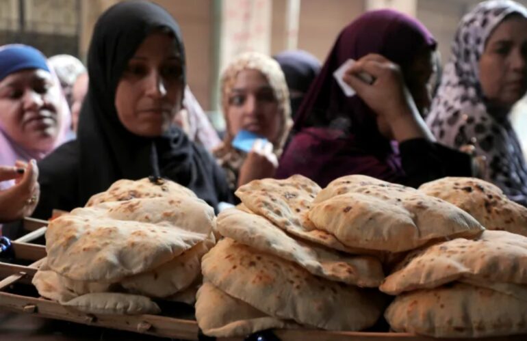 1728050046487 مصر: خطة لخفض الإنفاق على الخبز المدعم عبر إضافة الذرة