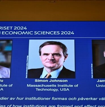 Nobel Economie Le prix Nobel d’économie 2024 pour Daron Acemoglu, Simon Johnson et James A. Robinson