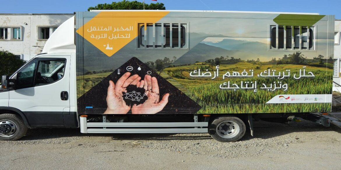 torba الإدارة العامة للتهيئة والمحافظة على الأراضي الفلاحية تتسلم أول مخبر متنقل لتحليل التربة