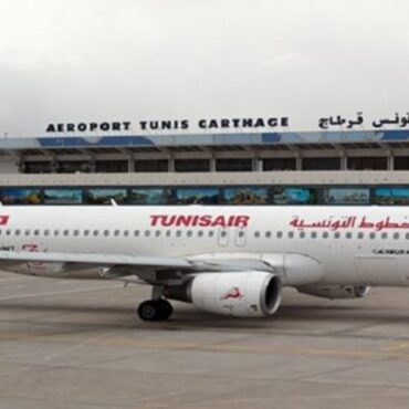 tunisair وصول طائرة ثانية تابعة للخطوط التونسية على متنها 102 تونسيّا عائدا من لبنان