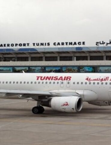 tunisair وصول طائرة ثانية تابعة للخطوط التونسية على متنها 102 تونسيّا عائدا من لبنان