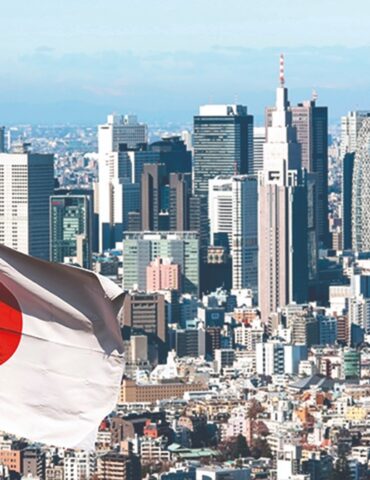 japan اليابان تقر حزمة اقتصادية بـ250 مليار دولار تشمل منحا للأسر