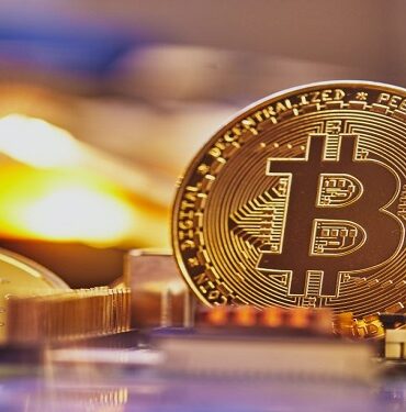 Bitcoin Le bitcoin franchit pour la première fois la barre des 100 mille dollars