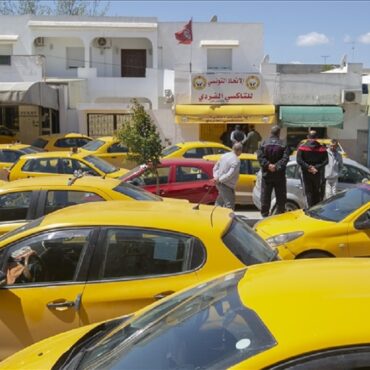 taxi اتحاد التاكسي الفردي يدرس إمكانية الاعلان عن إضراب عام مفتوح