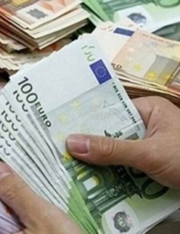 1738848423927 تراجع احتياطي العملة الصعبة